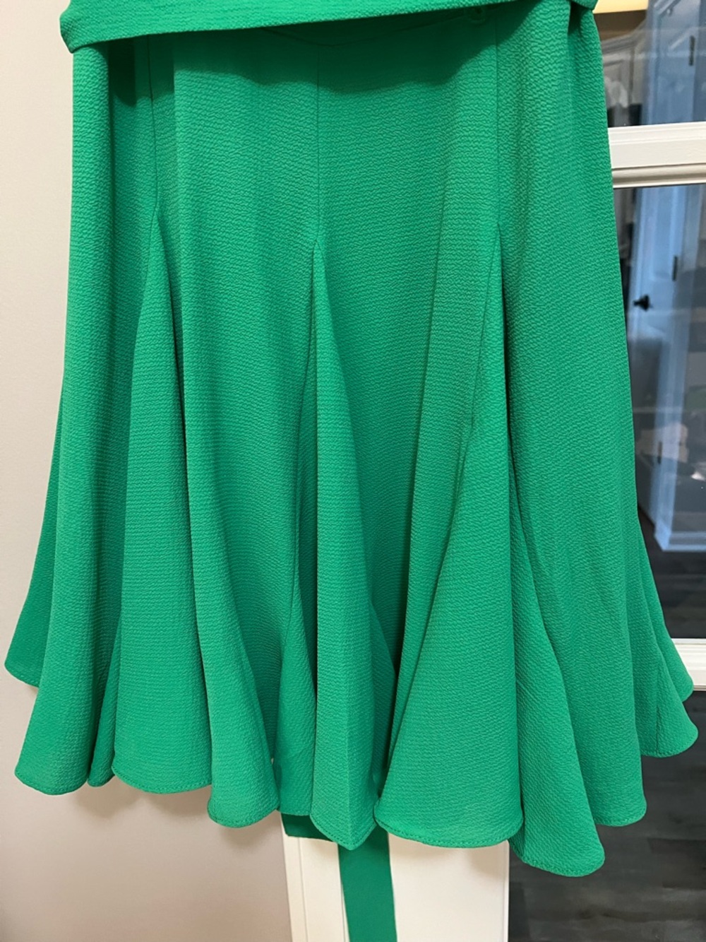 B Darlin Vibrant fit and flare Green Dress with Tie Waist Sz 9/10 EUC - Picture 2 of 8